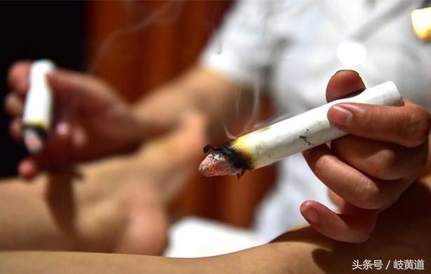 月经量少有血块是宫寒吗,女性月经推迟量少跟肾虚有关吗