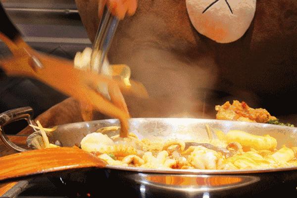 靠一只“章鱼”就火遍99%津城，「二人锅」居然限时满减？！