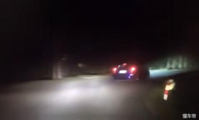 思域司机开的快直接翻沟里去了？这真不是一台思域