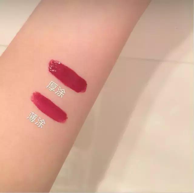 平价口红和国货之光的区别,平价口红光泽感