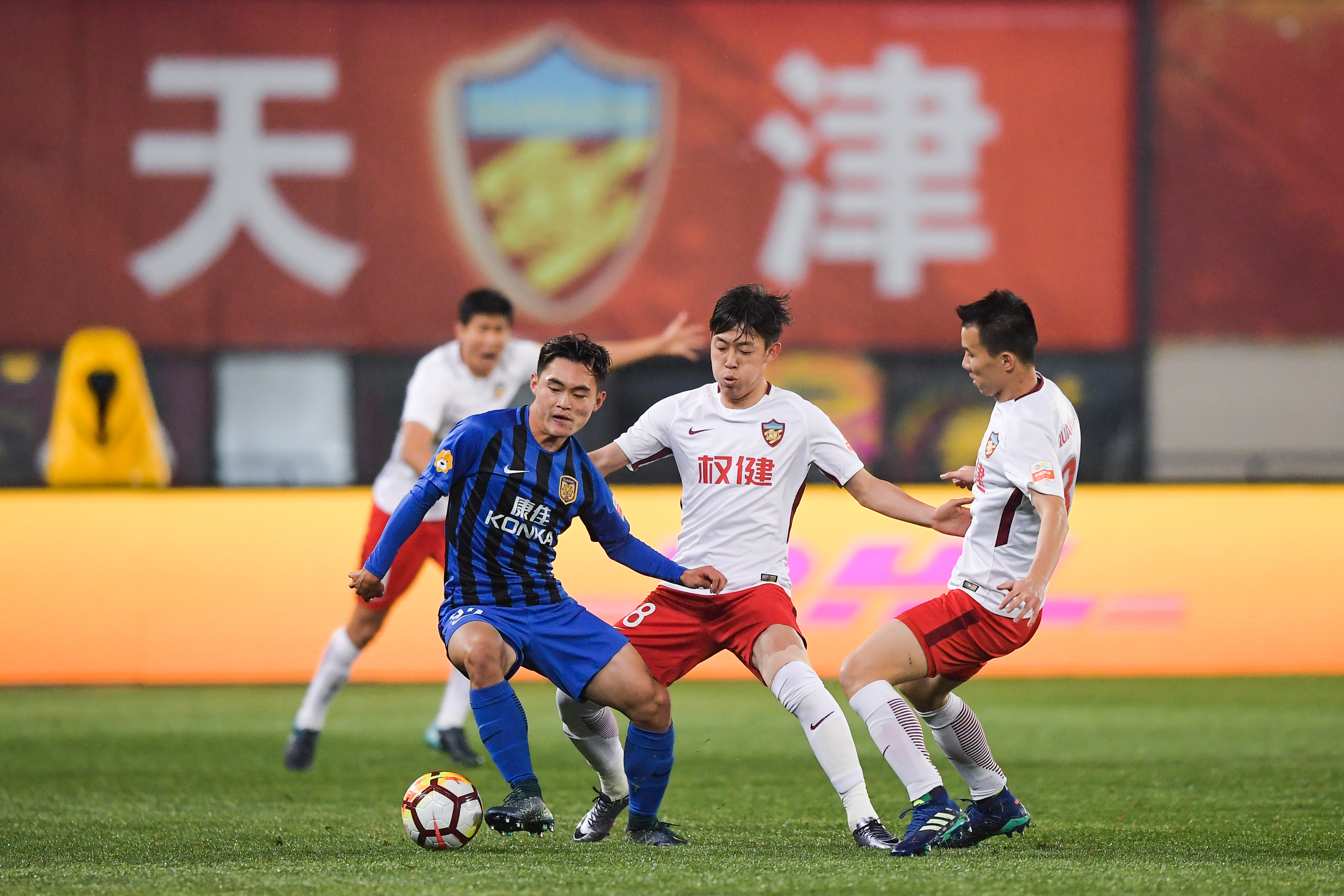 半场战报苏宁客场,天津权健中超战报