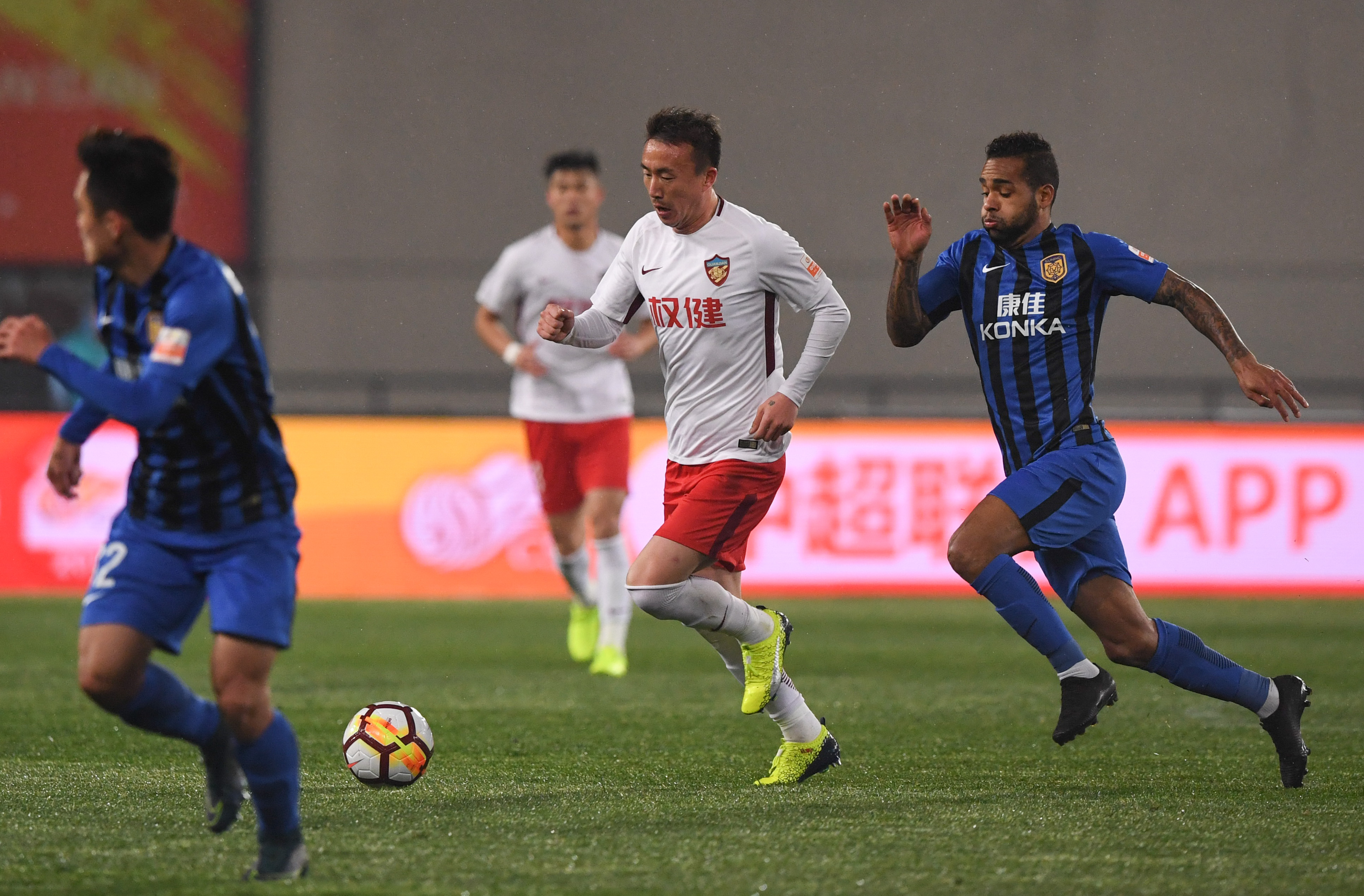 半场战报苏宁客场,天津权健中超战报