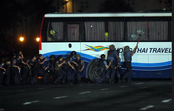 8年前冤死的香港同胞，今天终于迎来了一声道歉！