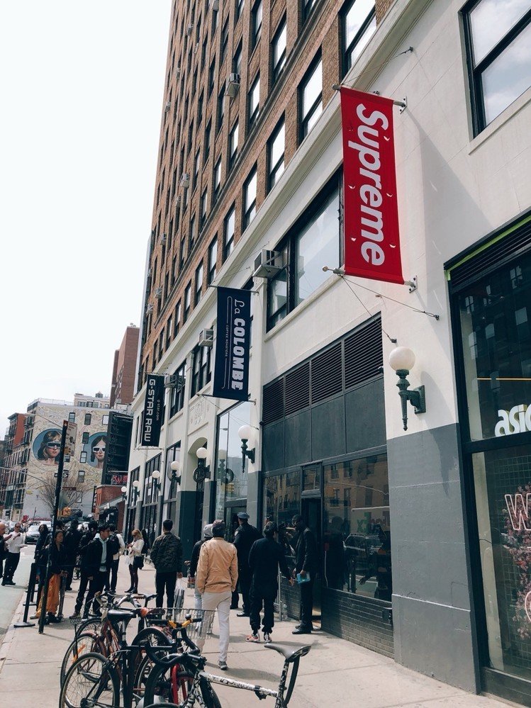 和supreme联名的品牌3秒卖完,supreme行李箱联名款价格