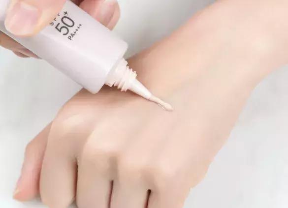 谁说美白要花天价？100块从此告别非洲肌！