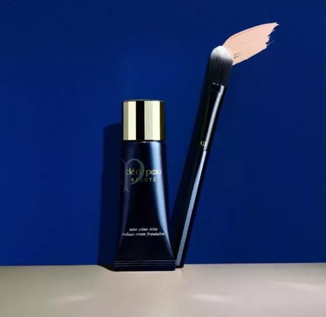 让颜值提升80%的明星化妆术,适合明星化妆的底妆