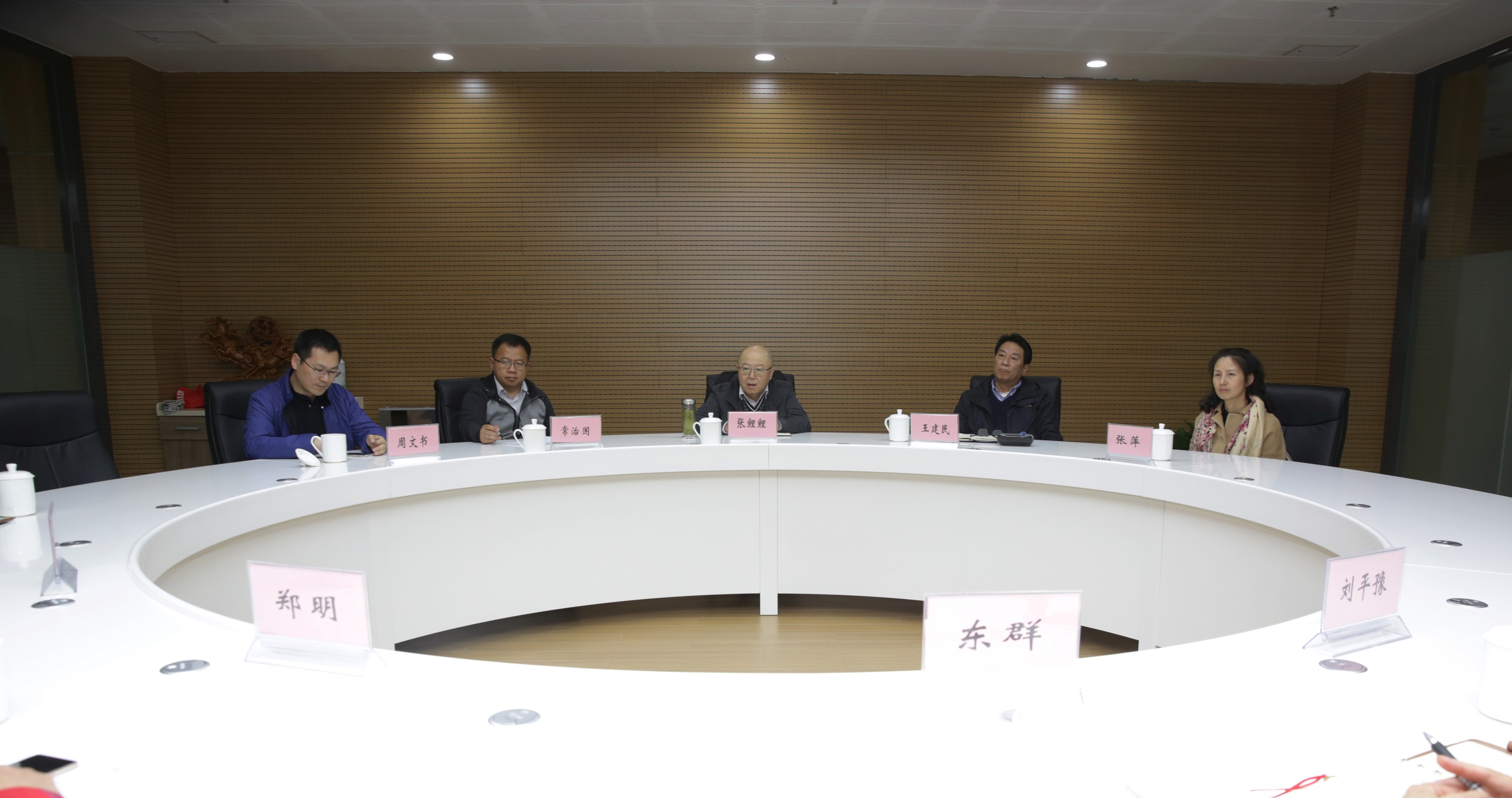 省教育厅、市教育局体卫艺处走进河西南外调研苏宁梯队