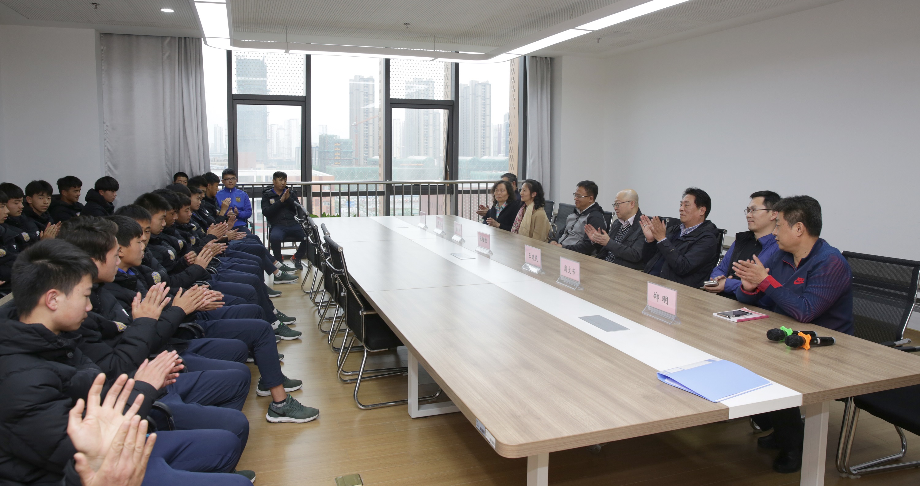 省教育厅、市教育局体卫艺处走进河西南外调研苏宁梯队