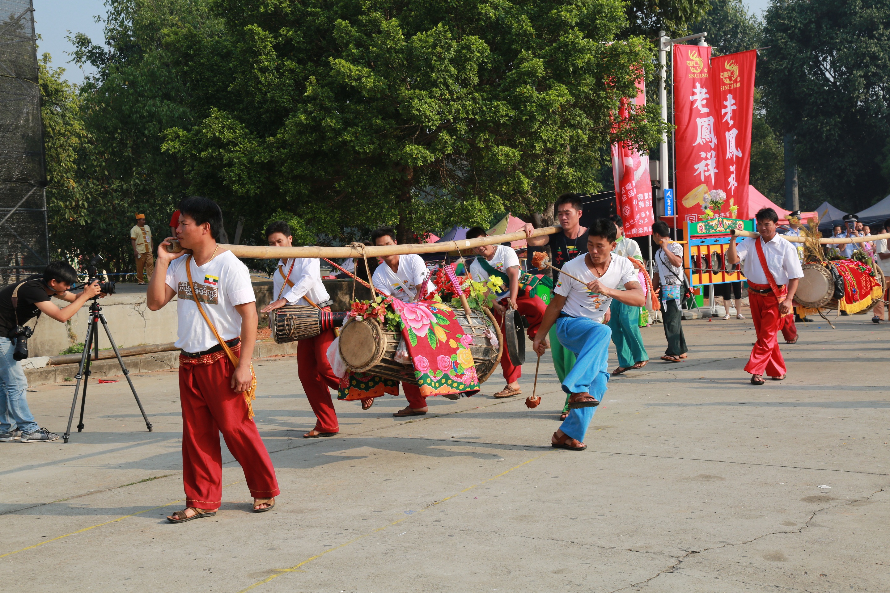 景洪泼水节今年还过吗,连山原生态景区皇后山泼水节