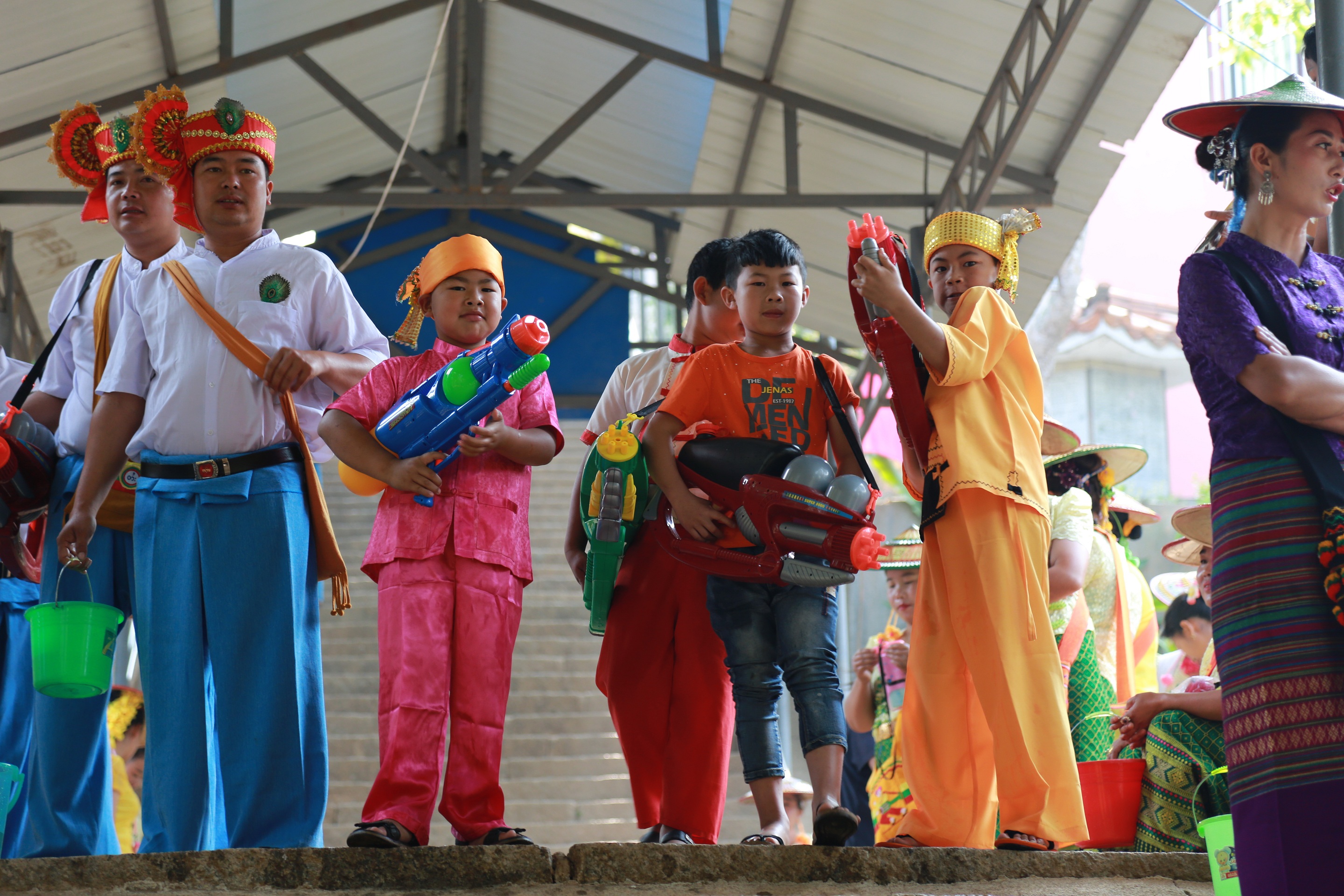 景洪泼水节今年还过吗,连山原生态景区皇后山泼水节