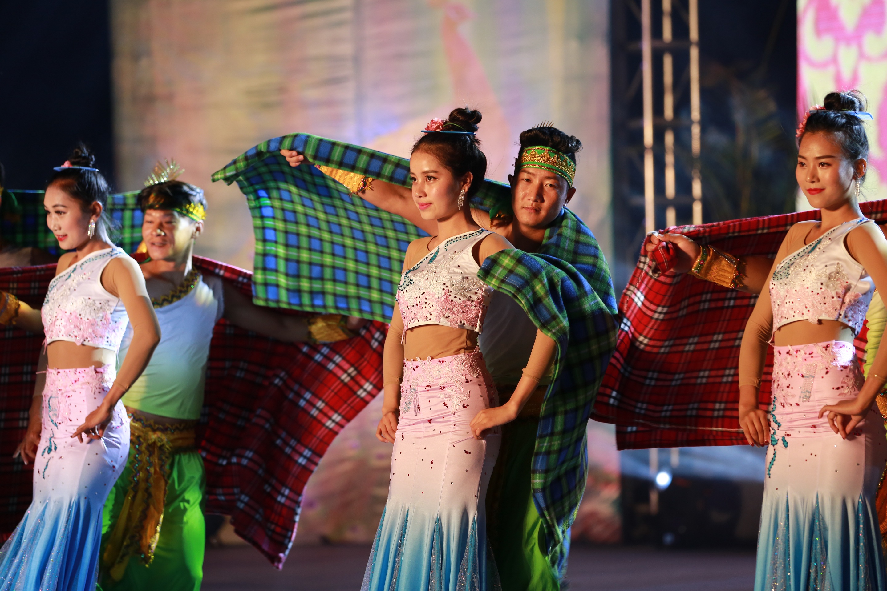 景洪泼水节今年还过吗,连山原生态景区皇后山泼水节