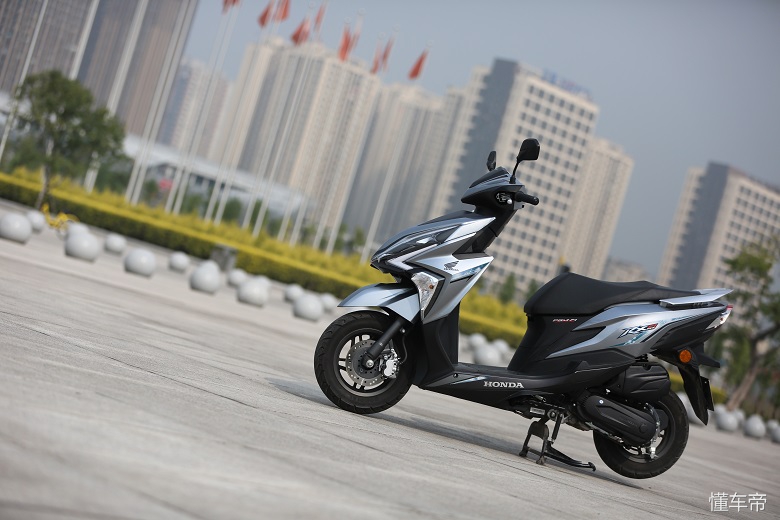 新大洲本田rx125裂行哪种颜色好看,新大洲本田裂行rx125和铃木uy125