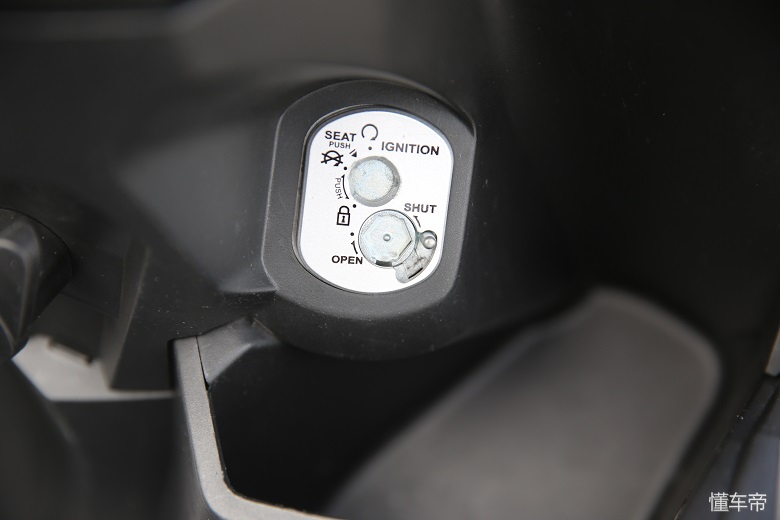 新大洲本田rx125裂行哪种颜色好看,新大洲本田裂行rx125和铃木uy125