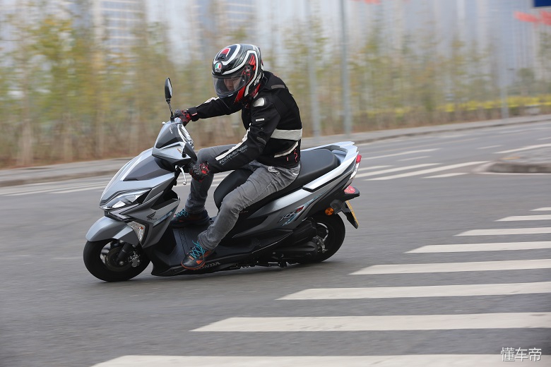 新大洲本田rx125裂行哪种颜色好看,新大洲本田裂行rx125和铃木uy125