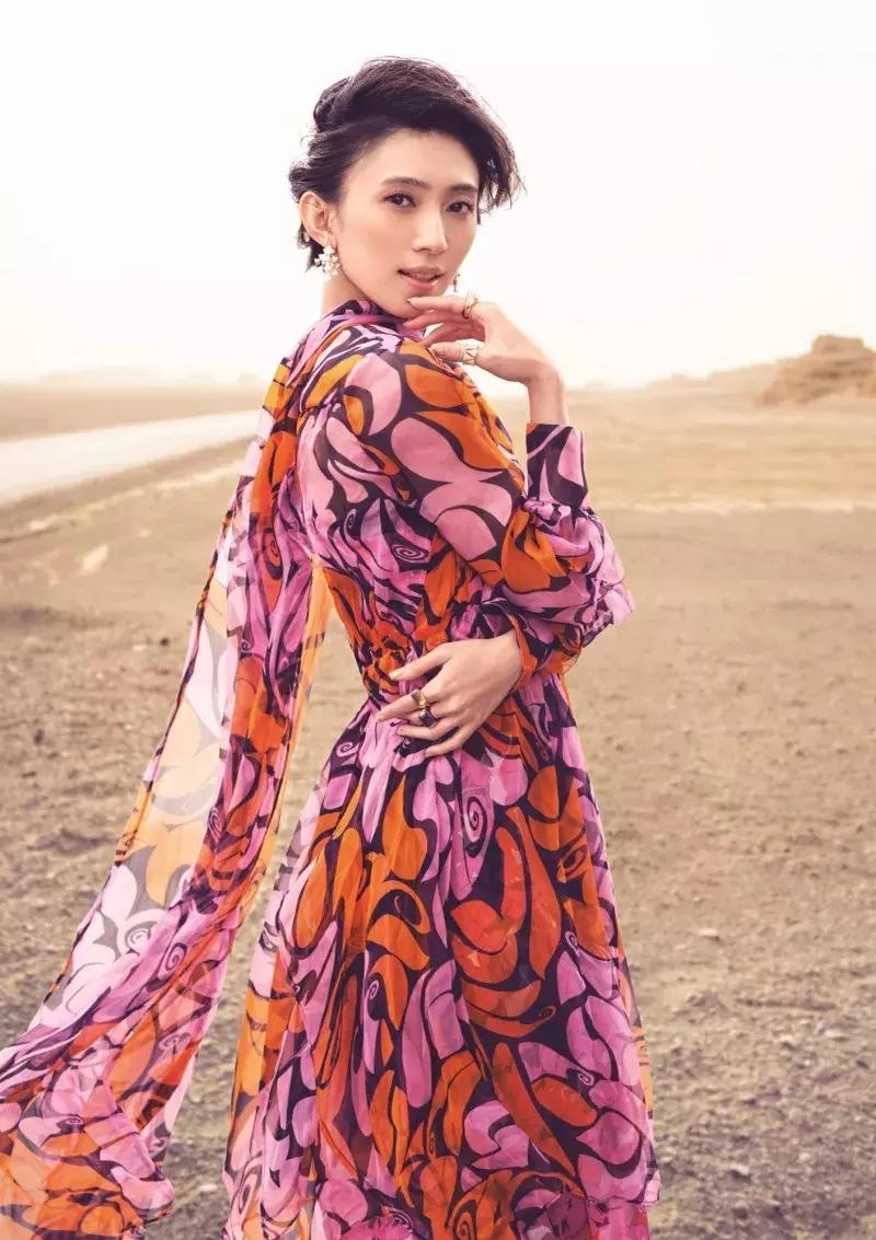 霉霉gif表情包,霉霉游泳表情包