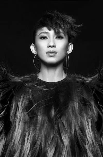 霉霉gif表情包,霉霉游泳表情包