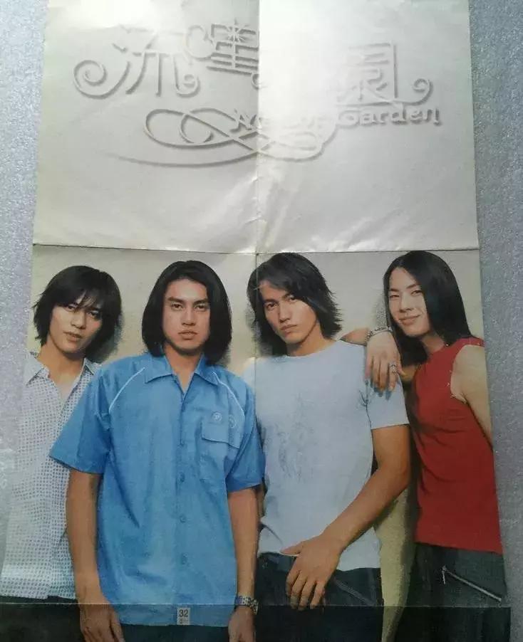 霉霉gif表情包,霉霉游泳表情包