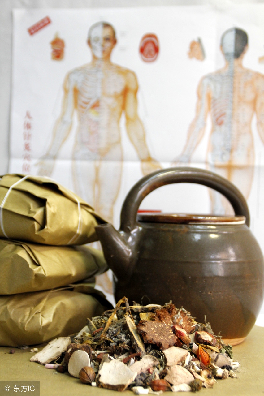 手足癣脚脱皮严重擦什么药,中医解释手足癣的病因