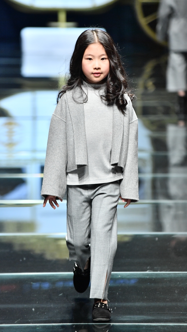 2019大连春季时装周童装,童装2018法国时装周