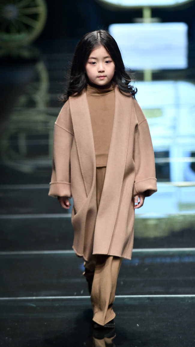 2019大连春季时装周童装,童装2018法国时装周