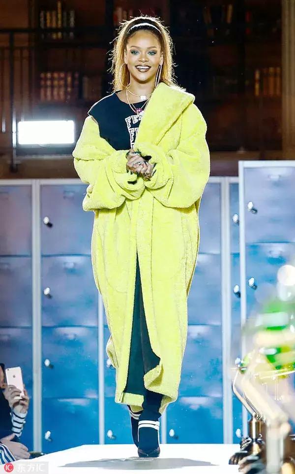 小白鞋已经过时了吗,小白鞋不流行了吗