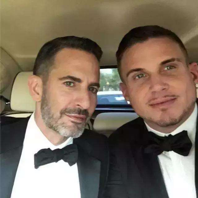 一周时尚丨HM王源同款上线,SupremexRIMOWA半小时价格翻四倍