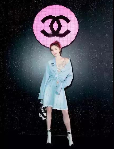 一周时尚丨HM王源同款上线,SupremexRIMOWA半小时价格翻四倍