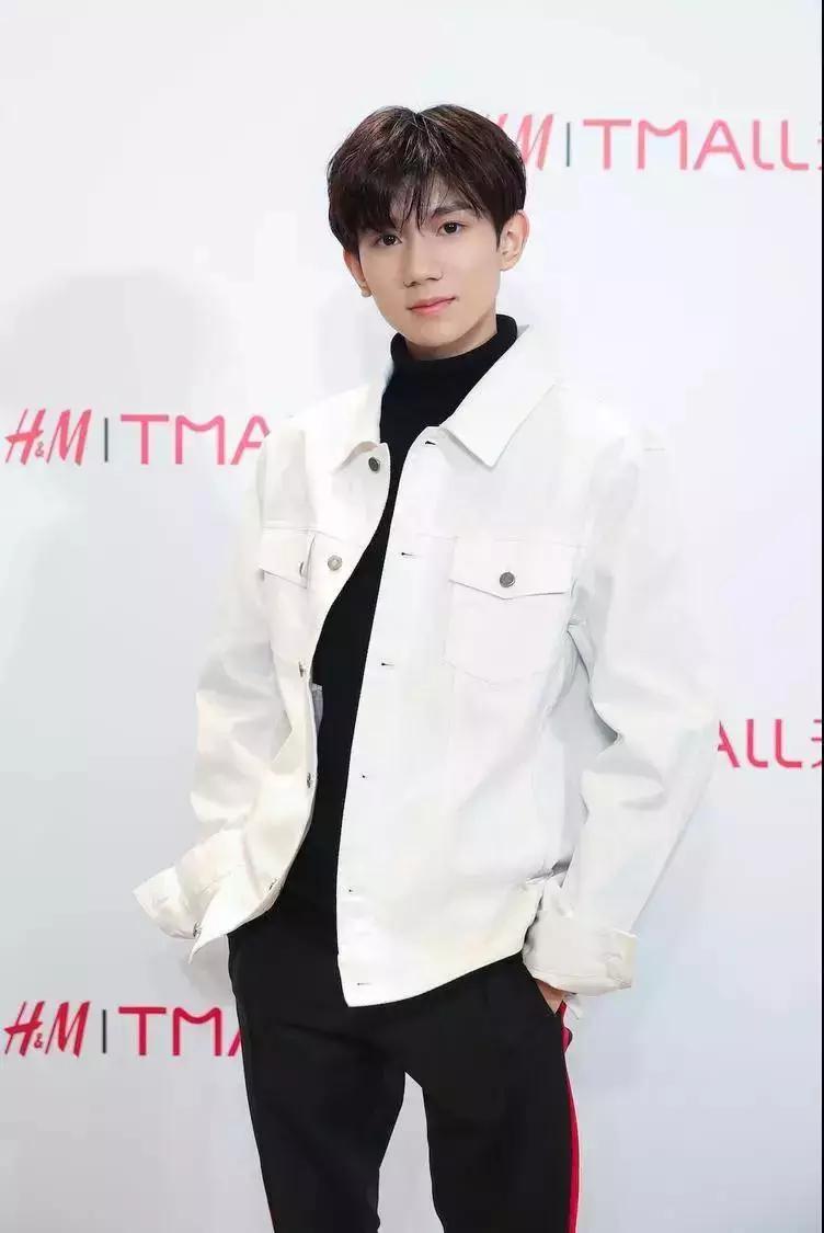 一周时尚丨HM王源同款上线,SupremexRIMOWA半小时价格翻四倍