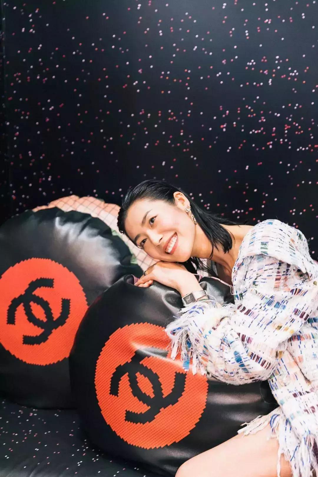 一周时尚丨HM王源同款上线,SupremexRIMOWA半小时价格翻四倍