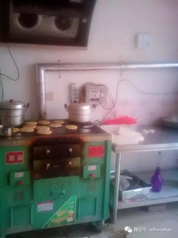 温情时刻/授人以鱼不如授之以渔，残疾人创业开起肉火烧店！