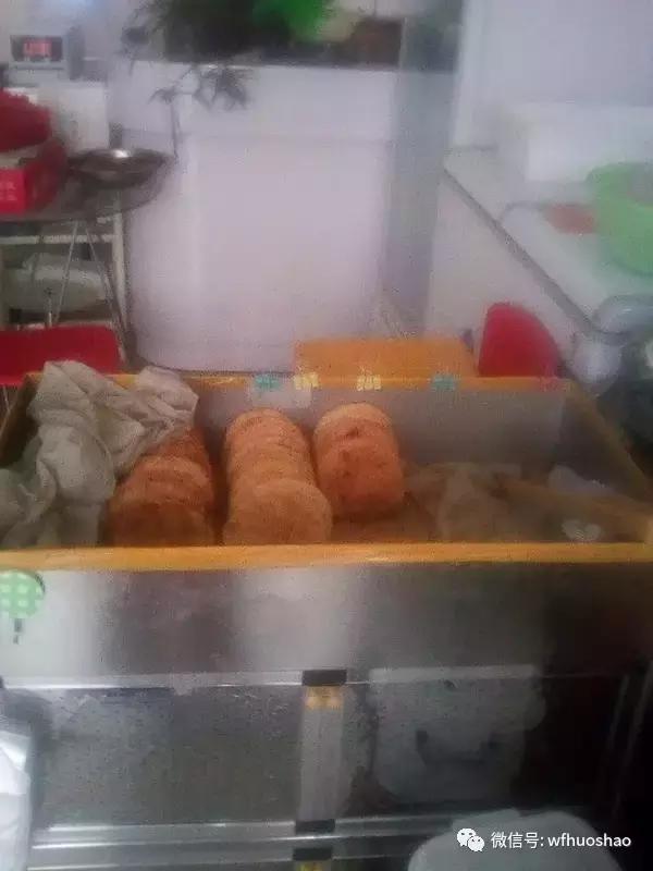 温情时刻/授人以鱼不如授之以渔，残疾人创业开起肉火烧店！