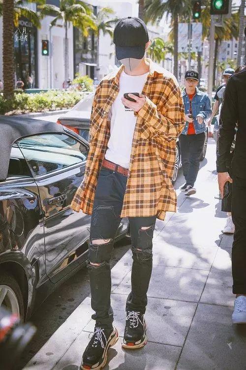 黄明昊小鬼蔡徐坤衣服,蔡徐坤黄明昊应援物拆箱