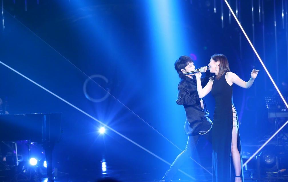 韩国听华晨宇和邓紫棋的光年之外,光年之外华晨宇邓紫棋视频完整版