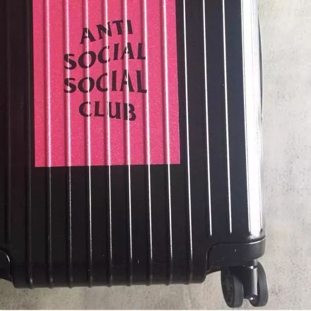 SupremexRIMOWA|这波Supreme行李箱的发售，利索的让人不习惯