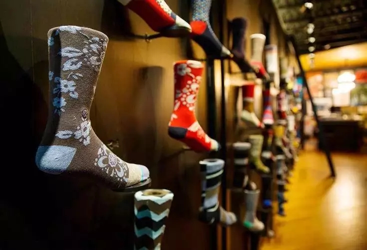 服饰零售行业如何突围 (服饰行业关店潮)