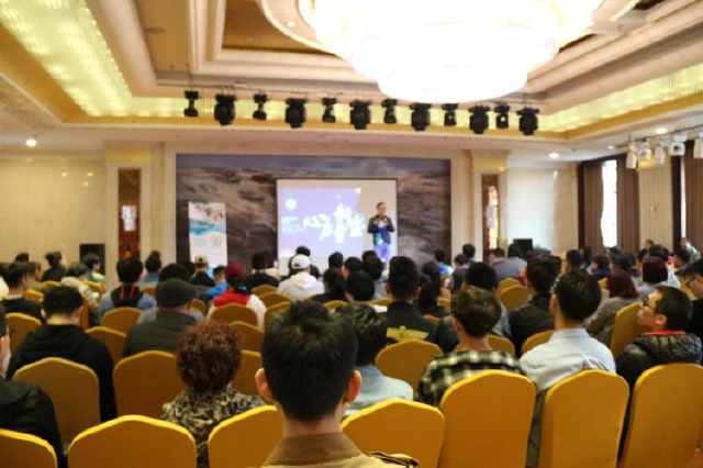 济南,一场300多人参与的同性恋亲友恳谈会上发生了什么?