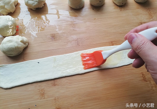 吃了我做的烧饼家人都不爱吃馒头了，皮酥瓤软，第二天吃也不硬