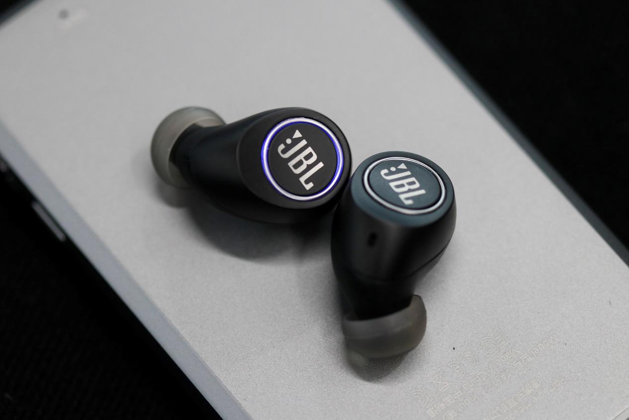 同样代号为FreeBose与JBL的真无线运动耳塞谁更自由一点？