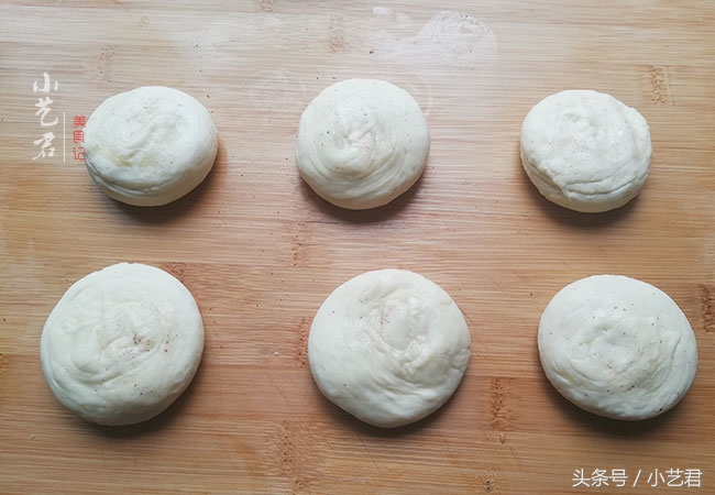 吃了我做的烧饼家人都不爱吃馒头了，皮酥瓤软，第二天吃也不硬