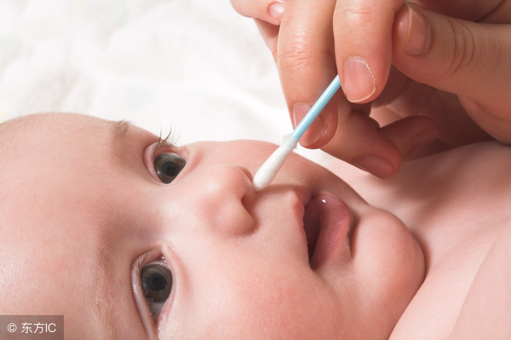 给宝宝清理鼻屎应该醒着还是睡着,怎么给孩子清理鼻屎