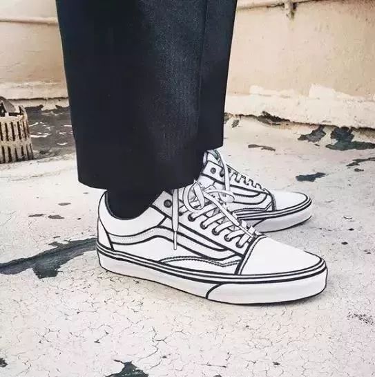 六块钱穿上Supreme不是梦，突破次元壁来圈钱！