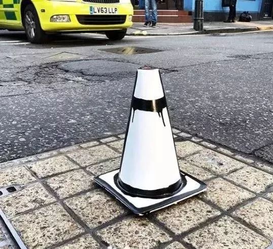 六块钱穿上Supreme不是梦，突破次元壁来圈钱！