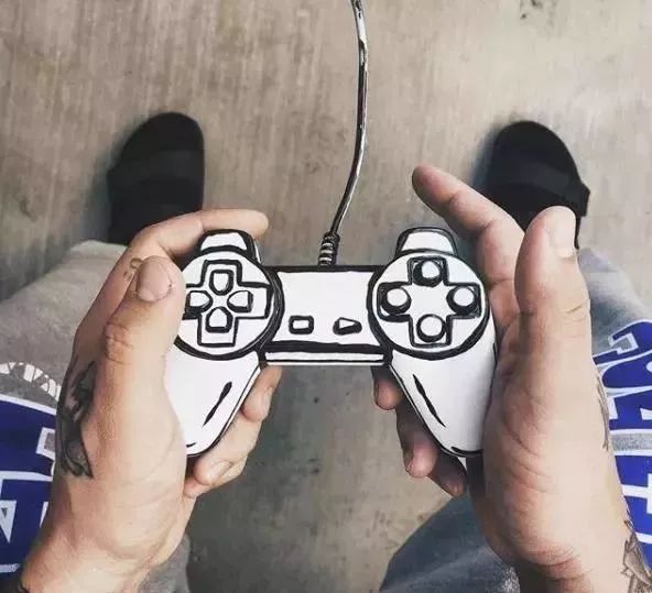 六块钱穿上Supreme不是梦，突破次元壁来圈钱！