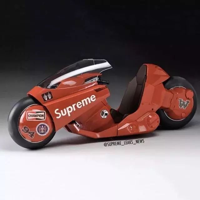 六块钱穿上Supreme不是梦，突破次元壁来圈钱！