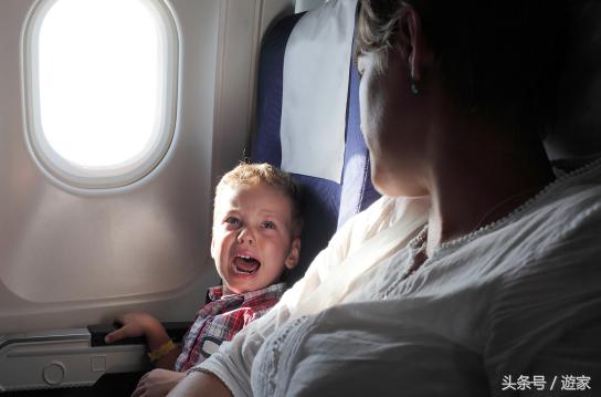 带两个孩子坐飞机详细流程,带孩子坐一次飞机