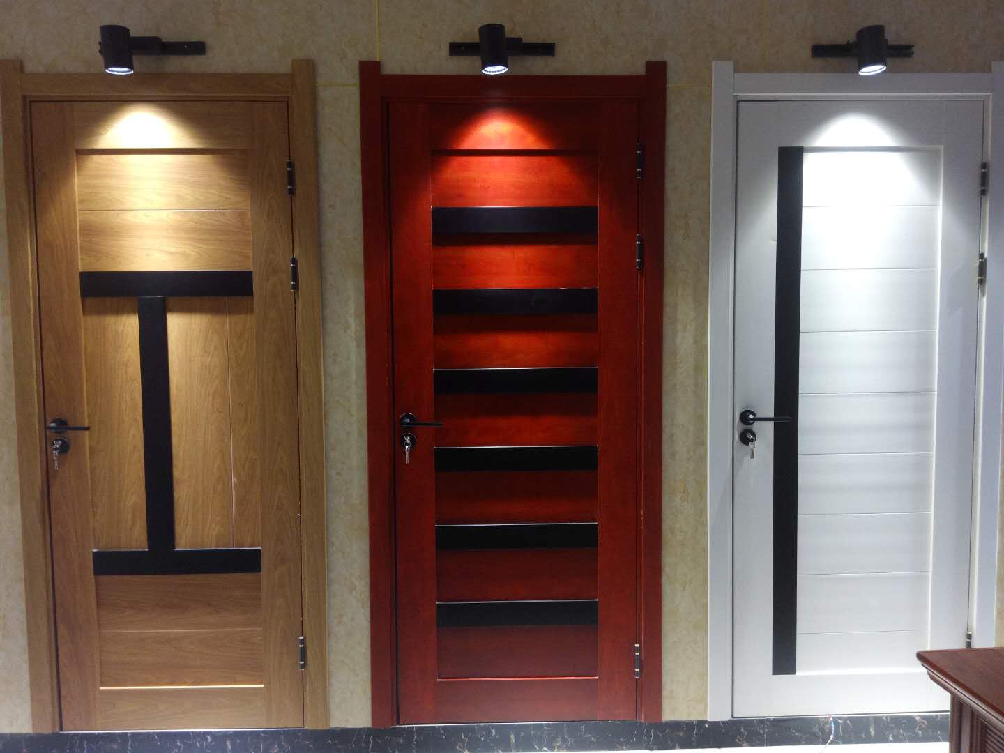 全铝门材出现在山东单县三六九国际家具城，全铝豪门家具无甲醛