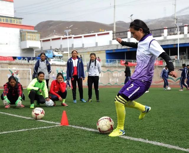 西藏高原上的少年足球梦,青藏高原上燃起的足球梦