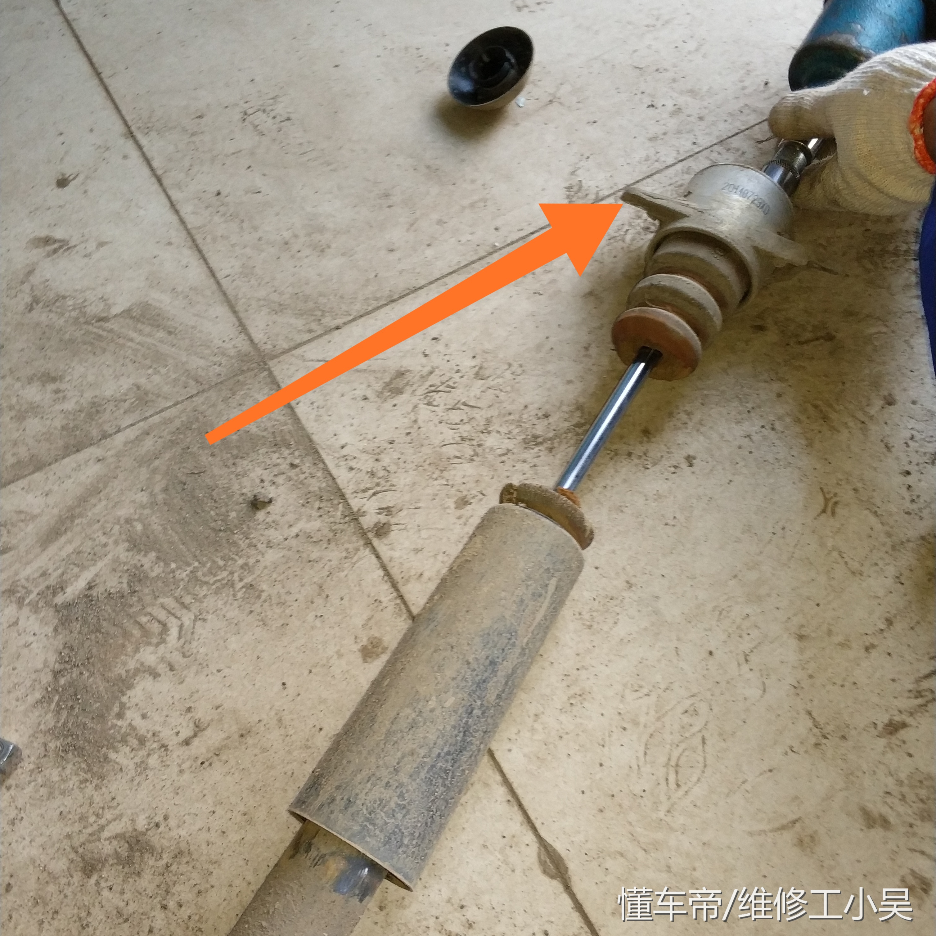 汽车6万公里减震器就坏了,朗行更换减震器顶胶多少钱