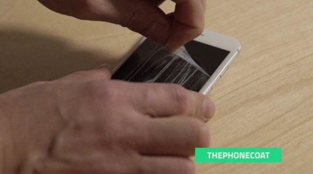 如何清理手机钢化膜胶痕,手机钢化膜脏了有什么补救的方法