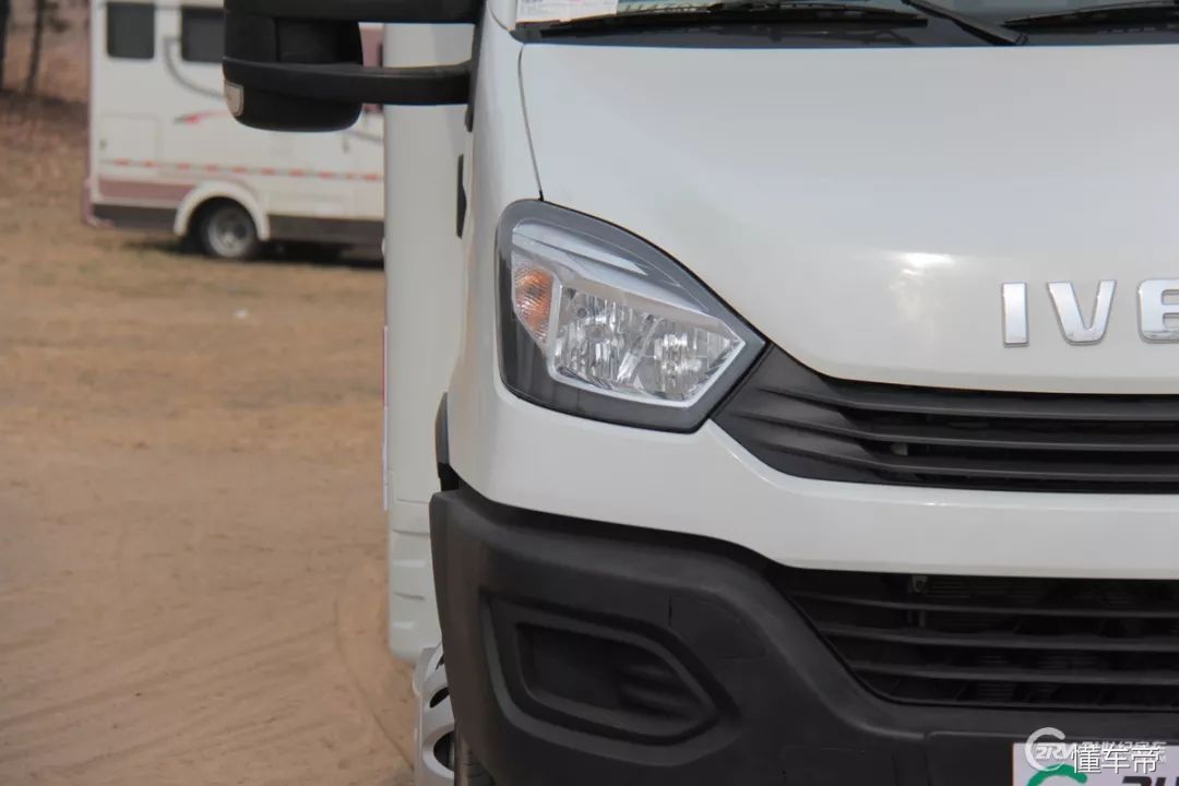 进口100万大额头c型豪华房车,豪华的六座六卧c级房车